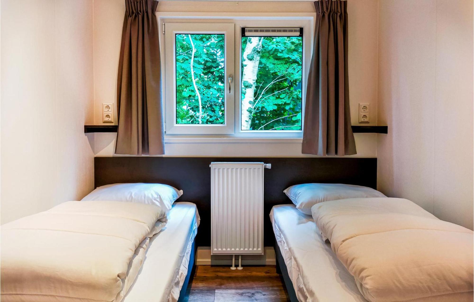 Chalet 84 Oosterwolde  Bagian luar foto